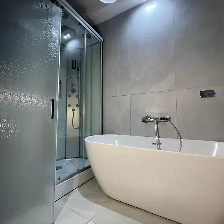 Spanish Steps Glamour & Sauna Luxury **** Appartement *